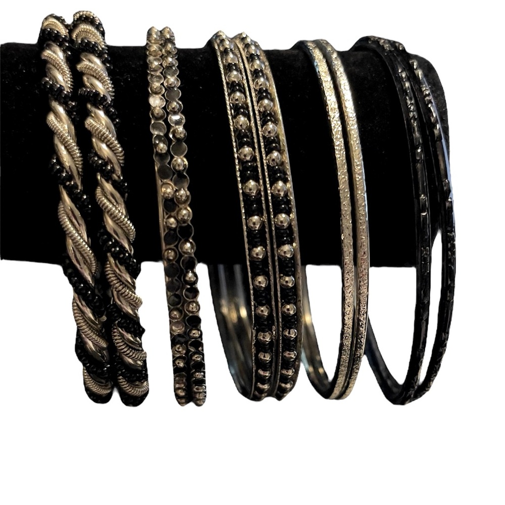 ✨ 10 Silver-Tone Bangles with Black Detailing ✨